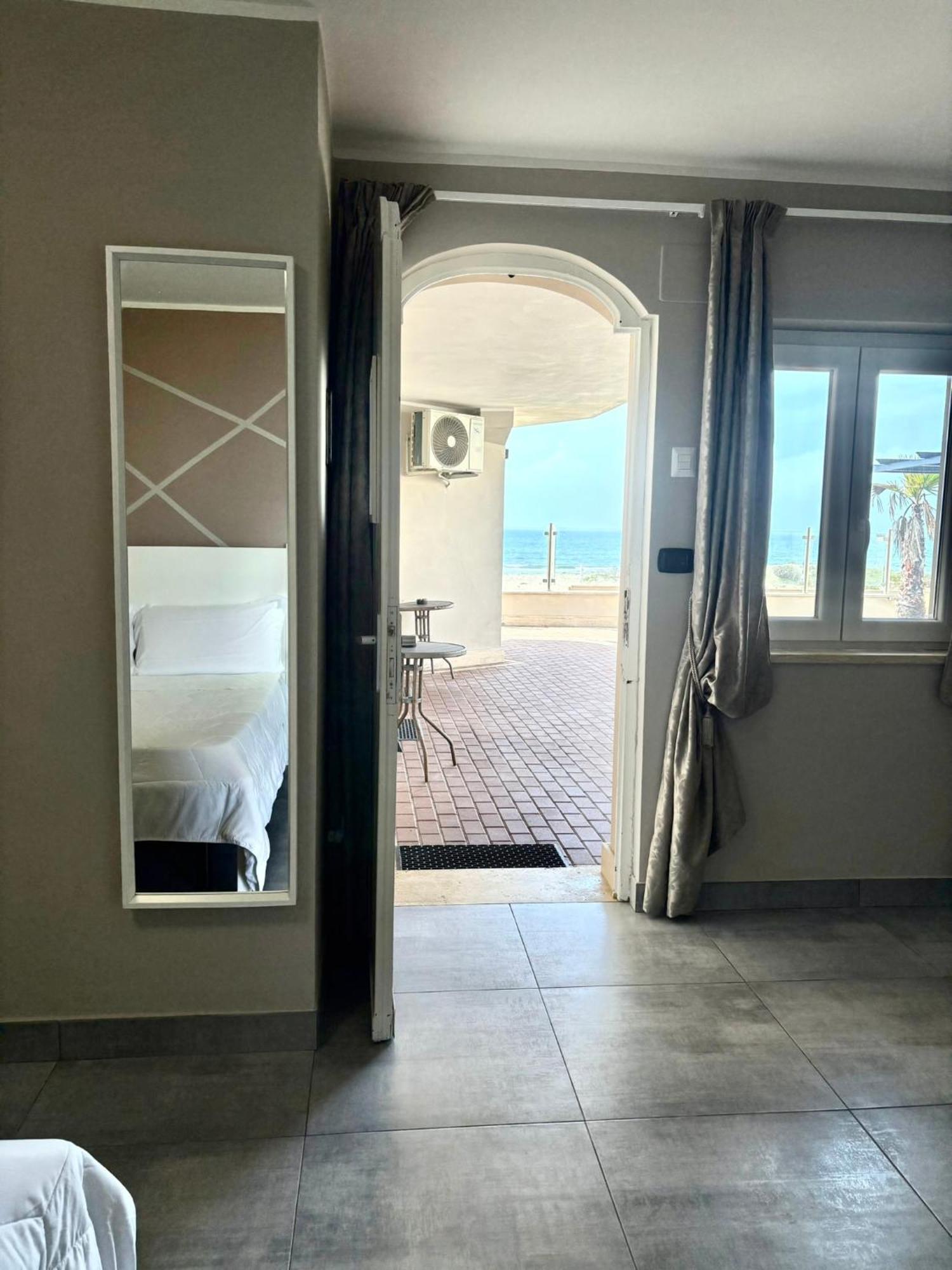 Aldiva Rooms Torvaianica Eksteriør billede
