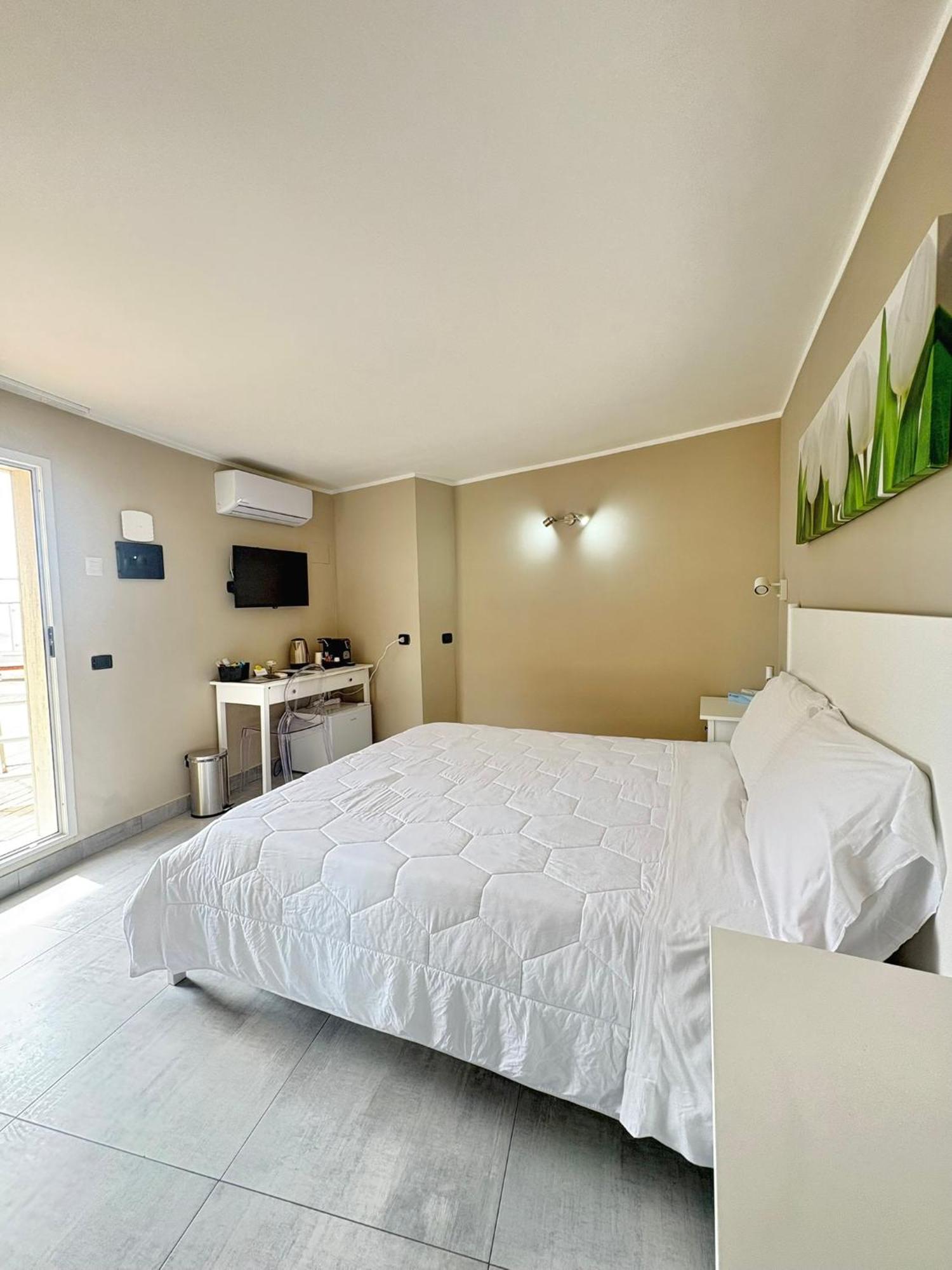 Aldiva Rooms Torvaianica Eksteriør billede